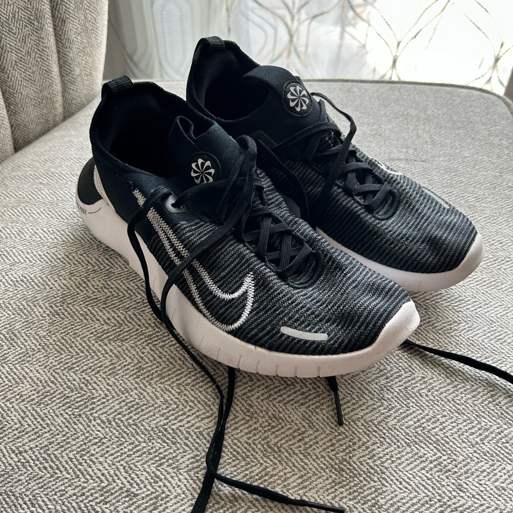 Nike FlyKnit Running Active Shoes Sneakers Black White W8